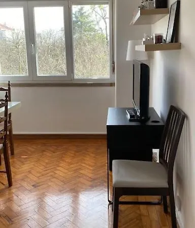 A Lovely Flat In Heart Of Campo De Ourique *